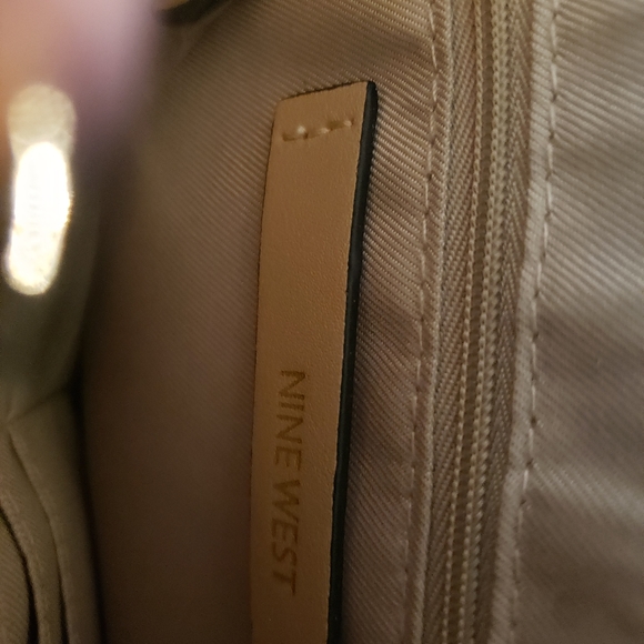 ❤Nine West Clutch.  Leopard Print used once. The zipper can be somewhat tricky. - Picture 9 of 9